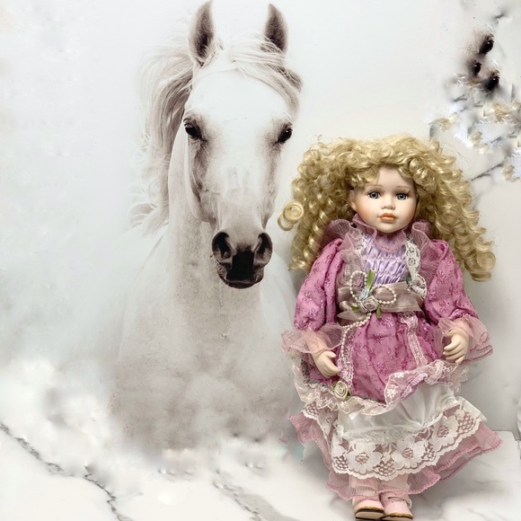 👧🏰🐴Vintage Porcelain doll. - Picture 4 of 16